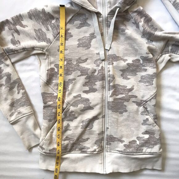Athleta Triumph Hoodie Women Small Beige Gray Camo Thumbholes Jacket Heavy EUC - Picture 13 of 15